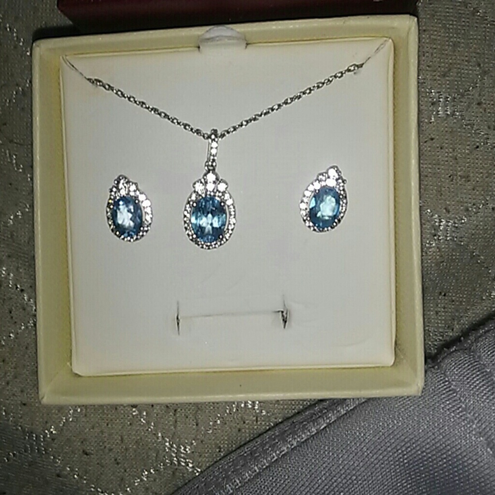 Earring and necklace set